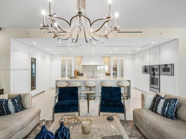 210 SE Mizner Blvd 403, Boca Raton FL 33432