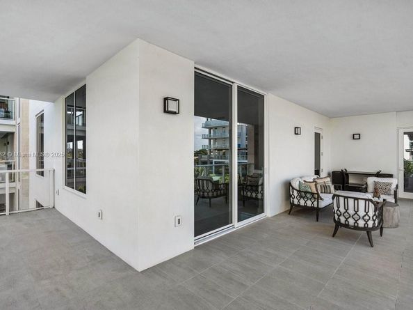 210 SE Mizner Blvd 403, Boca Raton FL 33432