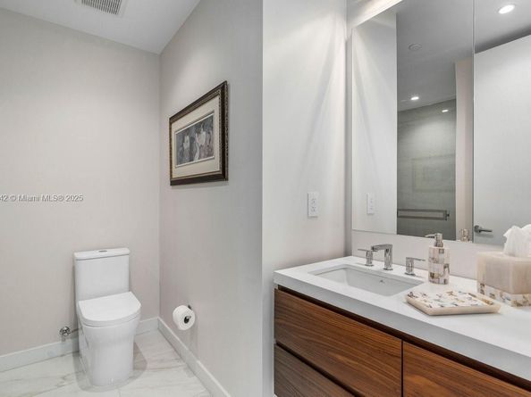 210 SE Mizner Blvd 403, Boca Raton FL 33432