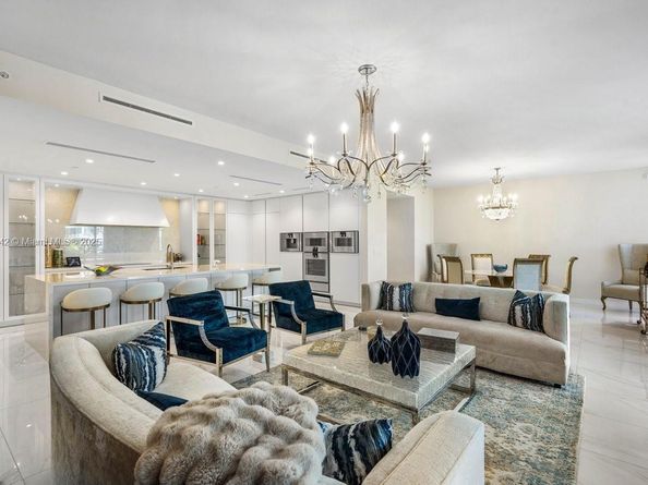 210 SE Mizner Blvd 403, Boca Raton FL 33432