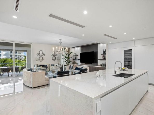 210 SE Mizner Blvd 403, Boca Raton FL 33432