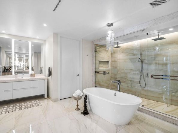 210 SE Mizner Blvd 403, Boca Raton FL 33432