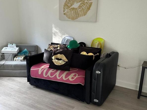 18890 NW 57th Ave 210, Hialeah FL 33015