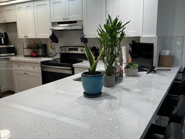 18890 NW 57th Ave 210, Hialeah FL 33015