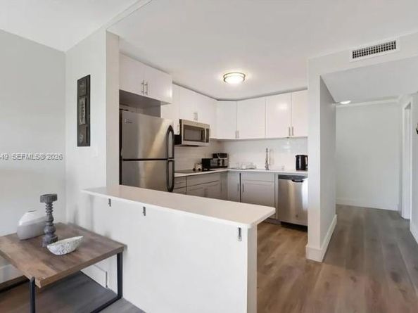 3527 NE 168th St 409, North Miami Beach FL 33160