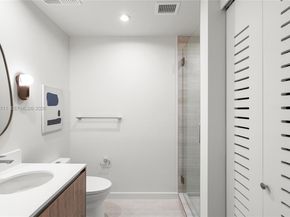 1611 SW 2nd Av 504, Miami FL 33129