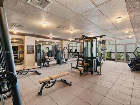 1611 SW 2nd Av 504, Miami FL 33129