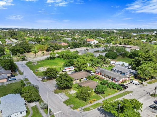 2321 NW 20th St, Fort Lauderdale FL 33311