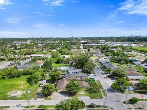 2321 NW 20th St, Fort Lauderdale FL 33311
