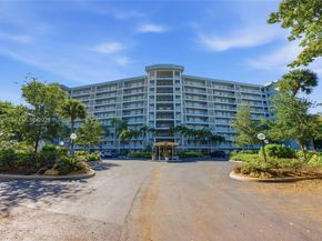 625 Oaks Dr 304, Pompano Beach FL 33069