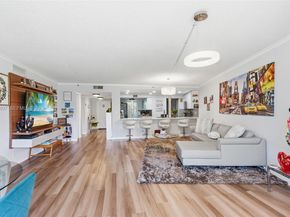 625 Oaks Dr 304, Pompano Beach FL 33069