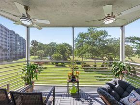 625 Oaks Dr 304, Pompano Beach FL 33069