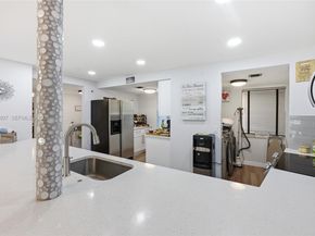 625 Oaks Dr 304, Pompano Beach FL 33069