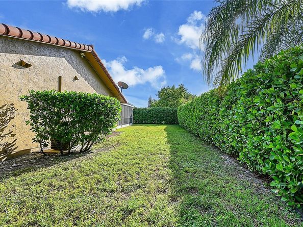 1840 NW 93rd Ter, Coral Springs FL 33071