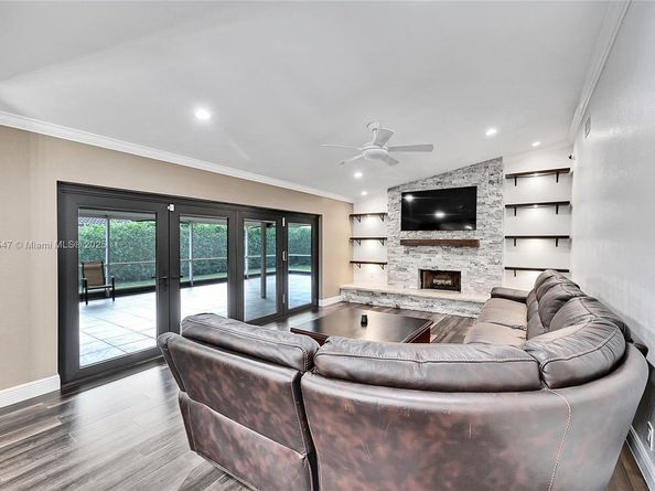 1840 NW 93rd Ter, Coral Springs FL 33071