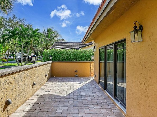 1840 NW 93rd Ter, Coral Springs FL 33071