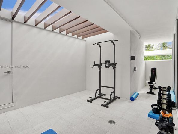 3750 Yacht Club Dr TH2, Aventura FL 33180
