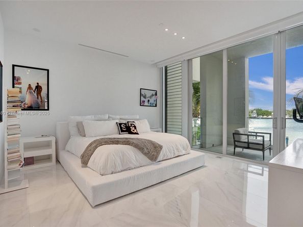 3750 Yacht Club Dr TH2, Aventura FL 33180
