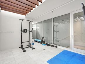 3750 Yacht Club Dr TH2, Aventura FL 33180