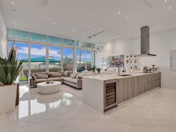 3750 Yacht Club Dr