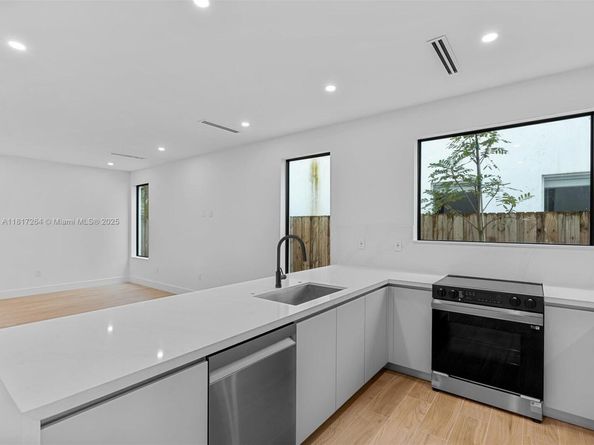 3614 Thomas Ave, Miami FL 33133