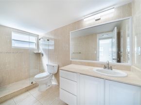 2555 NE 11th St 310, Fort Lauderdale FL 33304