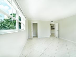 2555 NE 11th St 310, Fort Lauderdale FL 33304