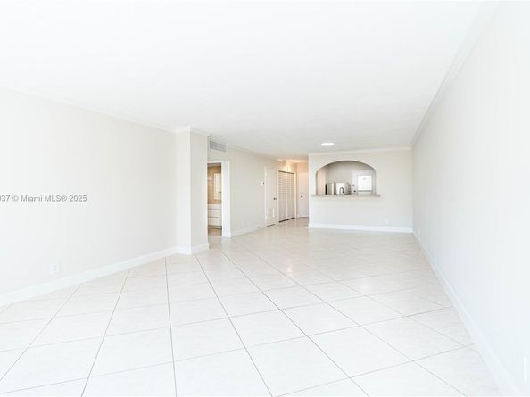 2555 NE 11th St 310, Fort Lauderdale FL 33304