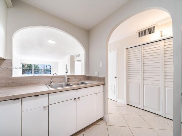 2555 NE 11th St 310, Fort Lauderdale FL 33304