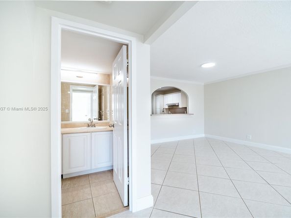 2555 NE 11th St 310, Fort Lauderdale FL 33304