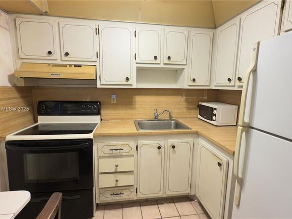 9121 Sunrise Lakes Blvd 210, Sunrise FL 33322
