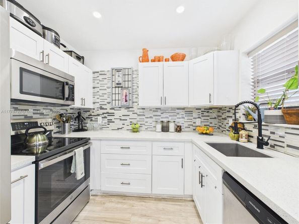 924 NW 12th St, Fort Lauderdale FL 33311