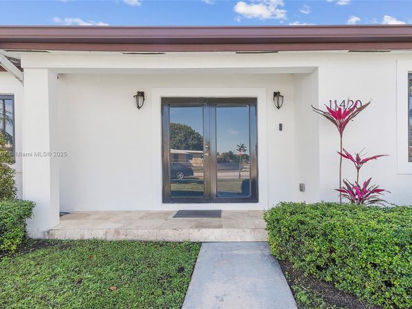 11420 SW 44th St, Miami FL 33165