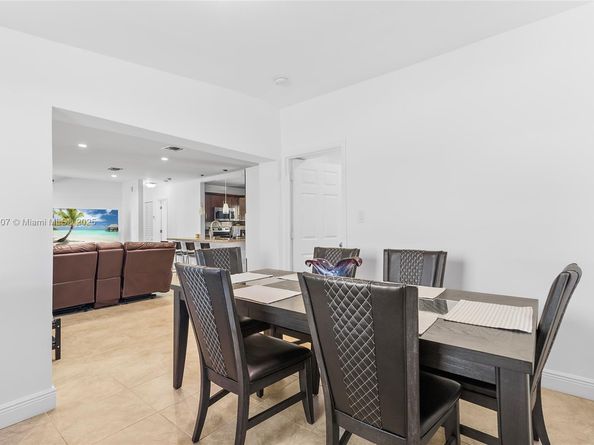11420 SW 44th St, Miami FL 33165