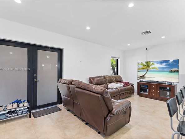 11420 SW 44th St, Miami FL 33165
