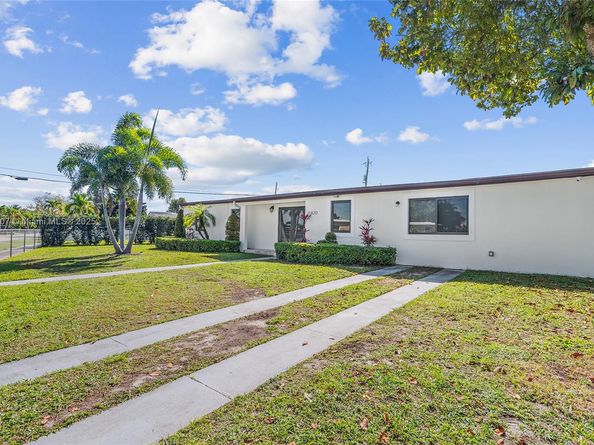 11420 SW 44th St, Miami FL 33165