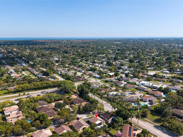 18332 SW 94th Ct, Palmetto Bay FL 33157