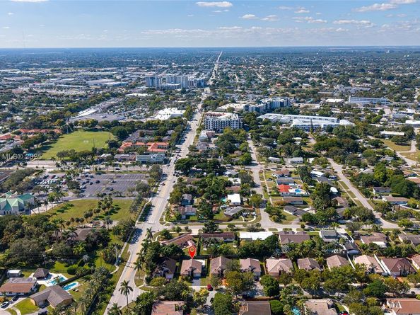 18332 SW 94th Ct, Palmetto Bay FL 33157