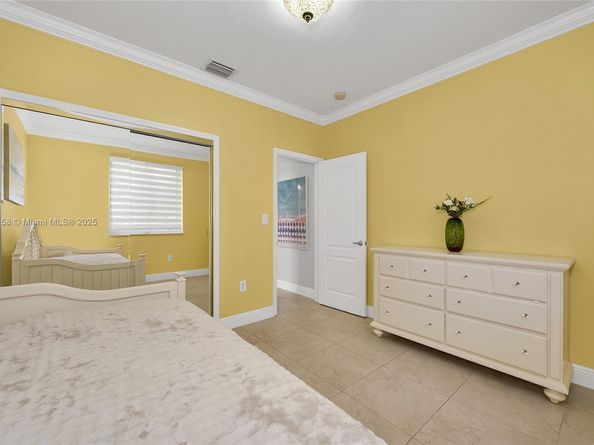 18332 SW 94th Ct, Palmetto Bay FL 33157