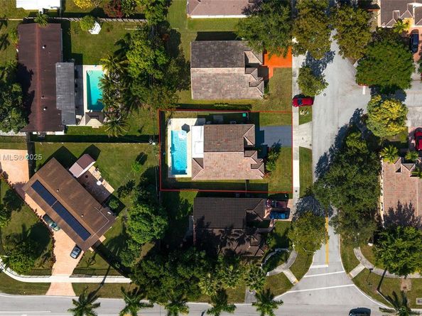 18332 SW 94th Ct, Palmetto Bay FL 33157