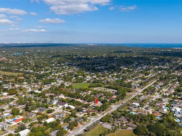 18332 SW 94th Ct, Palmetto Bay FL 33157