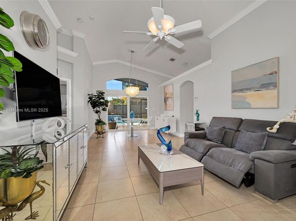 18332 SW 94th Ct, Palmetto Bay FL 33157