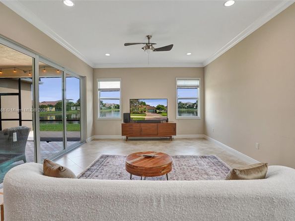2954 Bellarosa Cir, Royal Palm Beach FL 33411