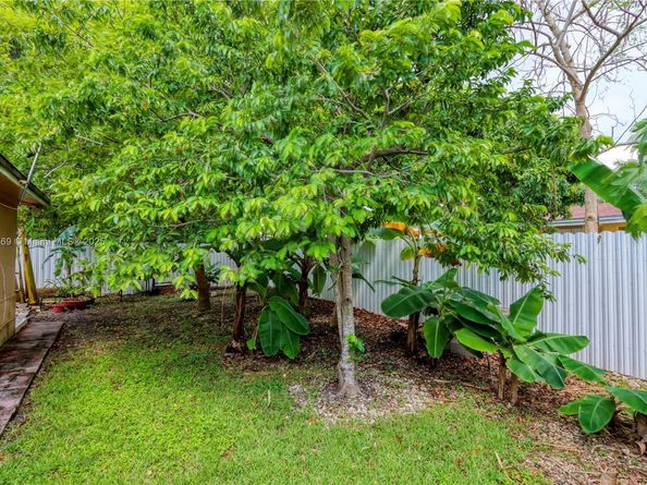 15825 SW 305th Ter, Homestead FL 33033