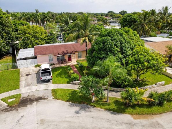 15825 SW 305th Ter, Homestead FL 33033