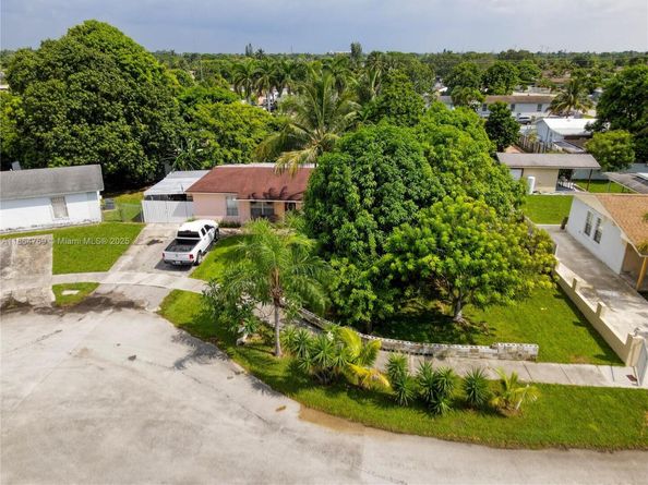 15825 SW 305th Ter, Homestead FL 33033