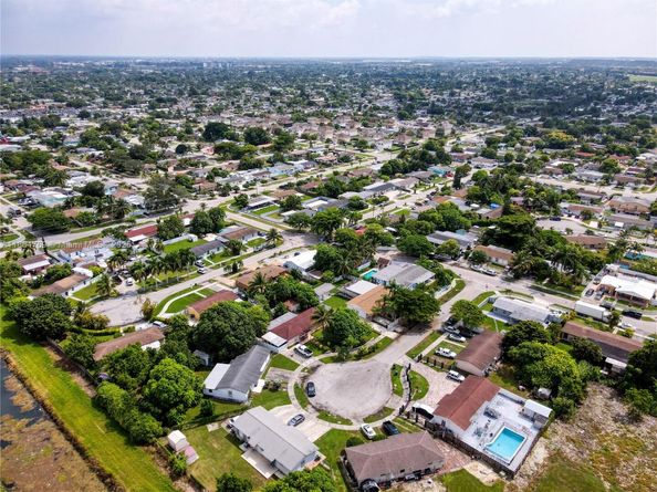 15825 SW 305th Ter, Homestead FL 33033