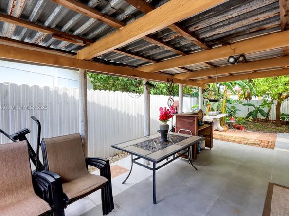 15825 SW 305th Ter, Homestead FL 33033