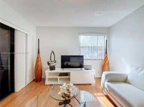 11533 NW 10th St 11533, Pembroke Pines FL 33026