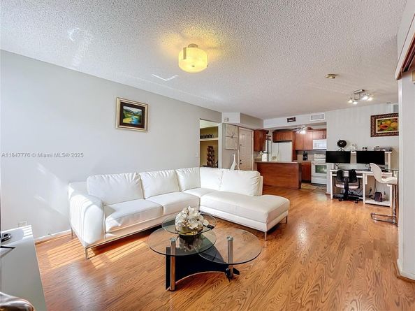 11533 NW 10th St 11533, Pembroke Pines FL 33026